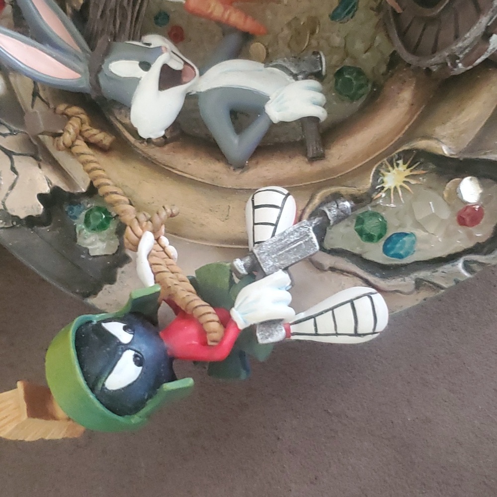 !! LOONEY TUNES ROUND!! - Picture 7 of 8